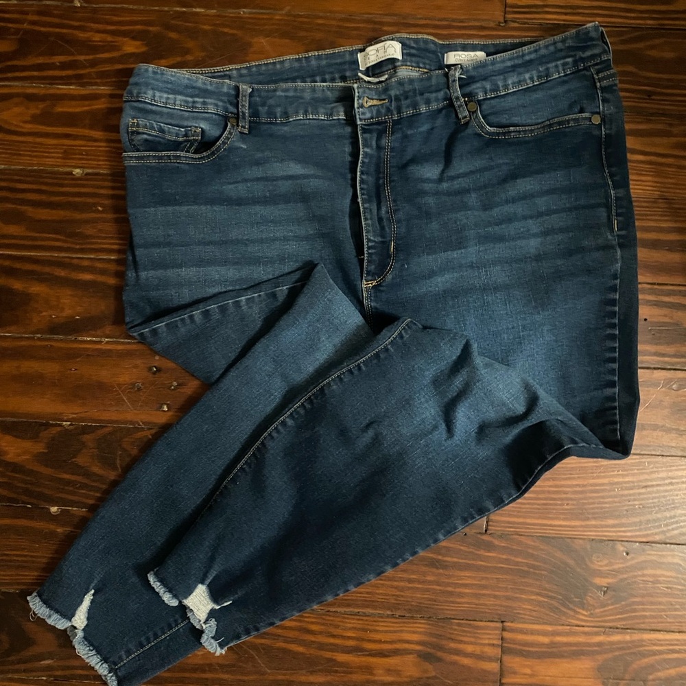 Sofia Vegara Raw Edge Jeans